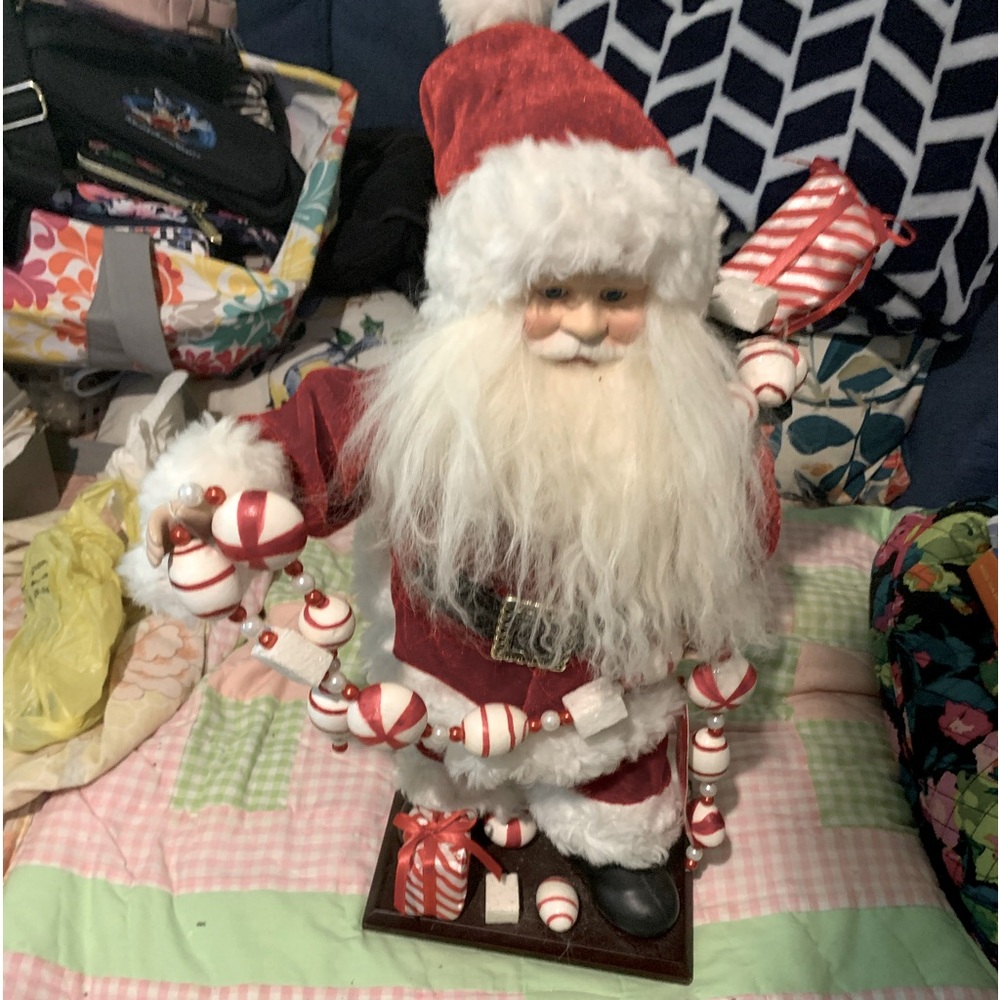 New Santa Carrying His Bag While Holding A Strand Of Garland